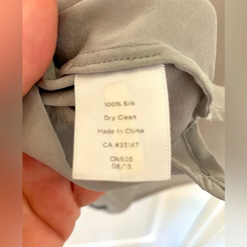 Talbots Gray Silk Sleeveless Shell Blouse with pleat details Size 18 - Picture 7 of 12